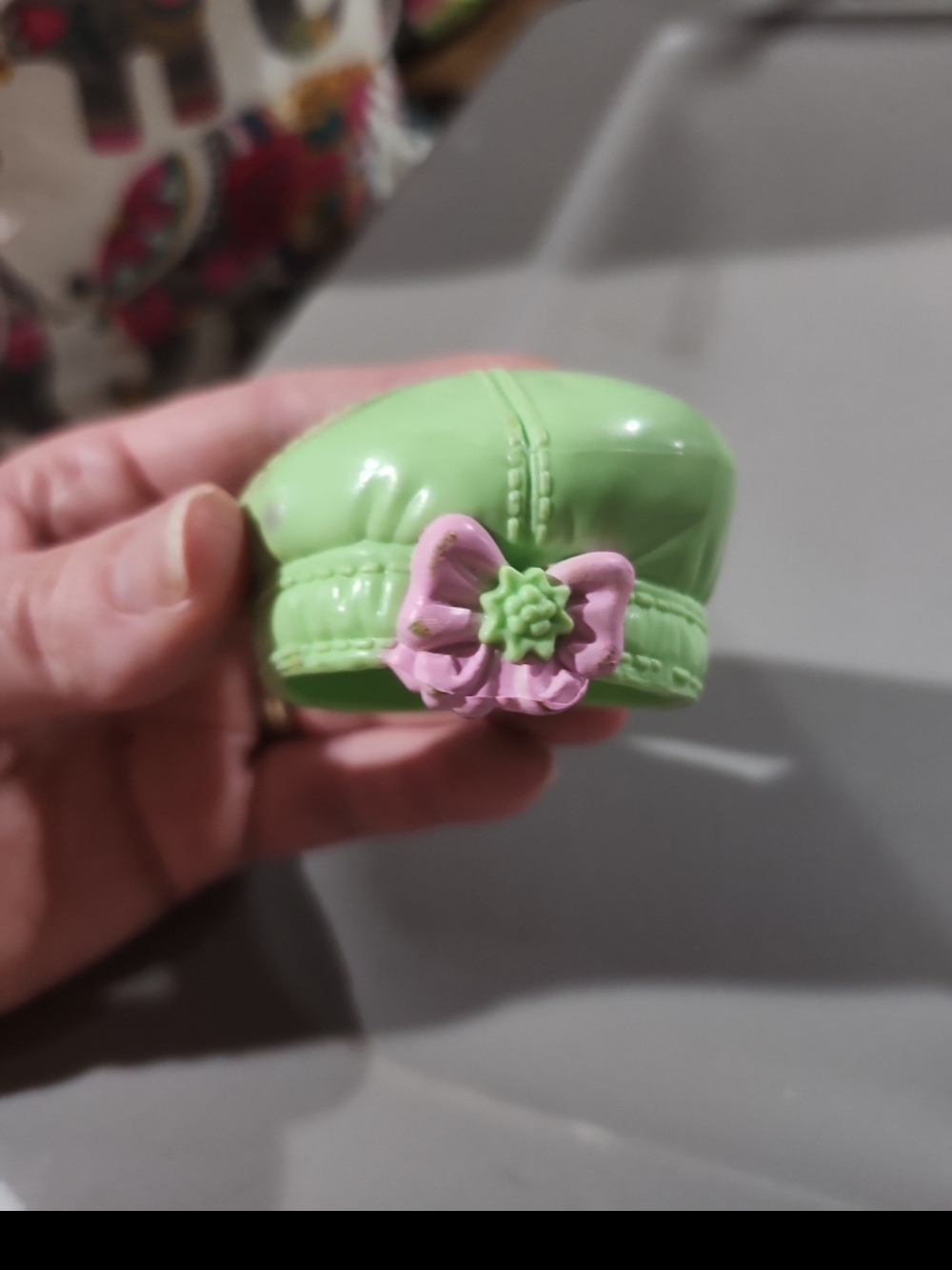 Vintage Fisher-Price snap and style green hat pink bow 90s y2k doll plastic